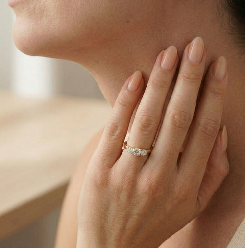 Klassischer Goldring mit Trilogie-Design