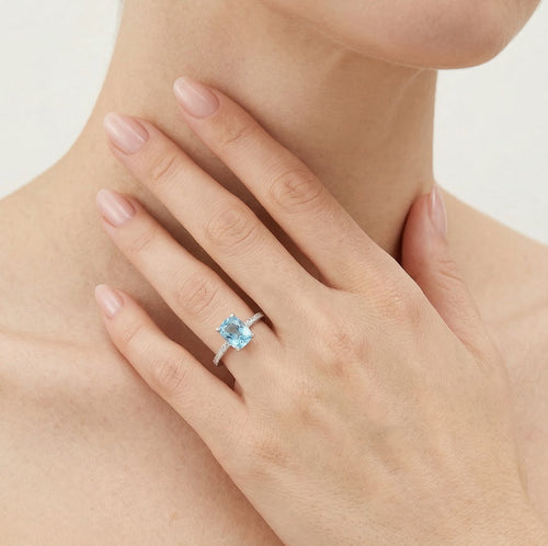 Elegantní obdélníkový prsten s topazem a diamanty