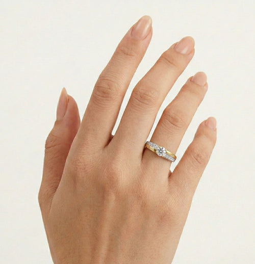 Zickzack-Ring aus Gold mit Zirkonia