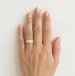 Třířadý zlatý prsten s kubickými zirkony