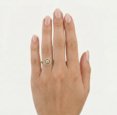 Anillo de oro amarillo brillante y pulido