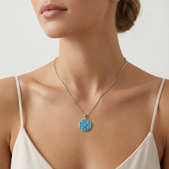 Kleeblatt-Anhänger mit blauem Opal