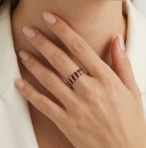 Prsten ze žlutého zlata se dvěma řadami granátů