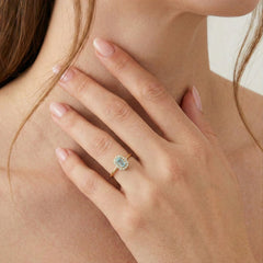 Obdélníkový prsten topaz s lunetou