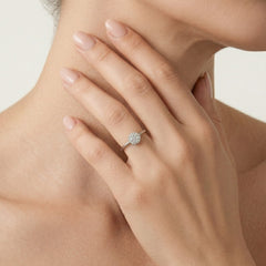 Klasický dámský zásnubní prsten s kulatými diamanty