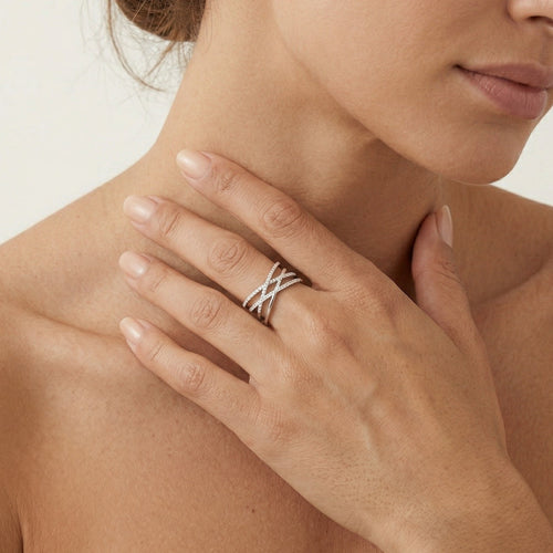 Doppel-X-Design Silberring mit Zirkonia
