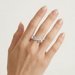 Stříbrný prsten s andělským křídlem a zirkony