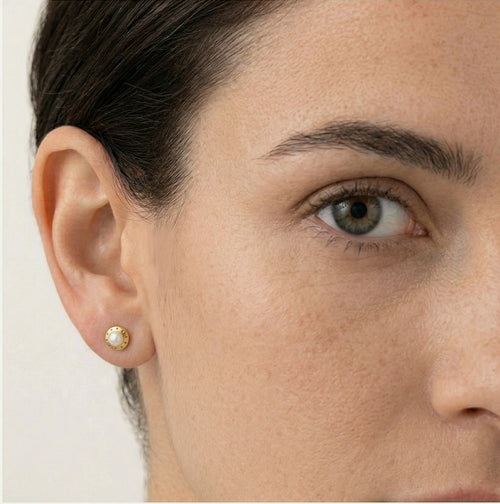 Pearl yellow gold earrings