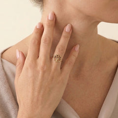 Elegantní prsten se stromem života z granátu