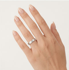 Matný snubní prsten z bílého zlata