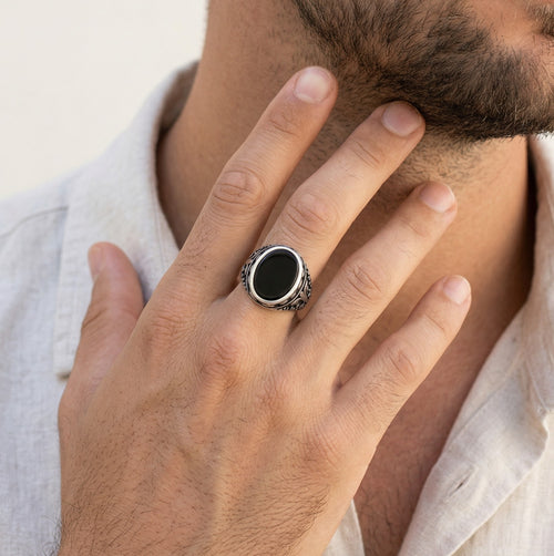 Pánský stříbrný prsten s tmavým onyxem