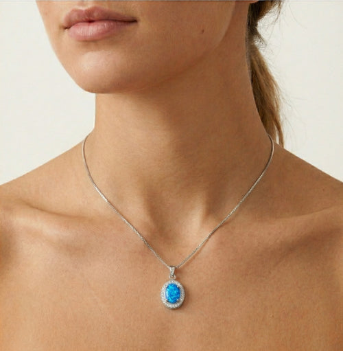 Pendentif royal en opale bleu clair