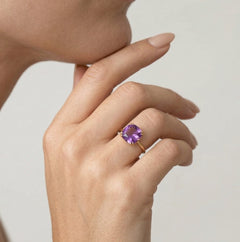 Prsten ze žlutého zlata s fialovým topazem