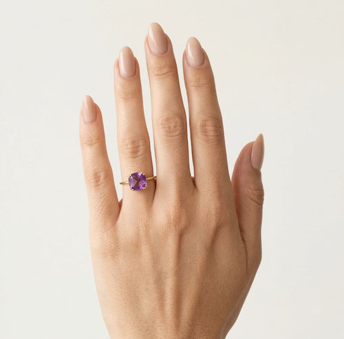 Prsten ze žlutého zlata s fialovým topazem