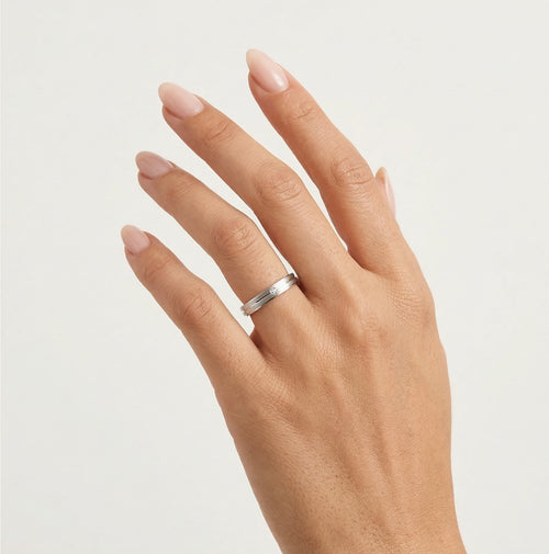 Alliance élégante en or blanc