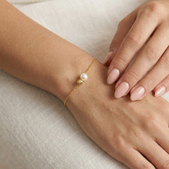 Náramek s perlou a zlatým korálkem