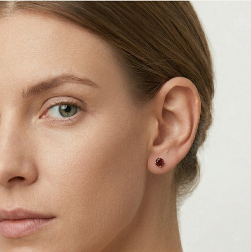 Pendientes clásicos de granate redondo