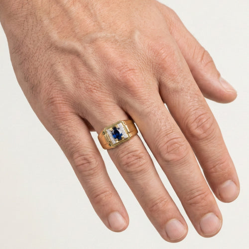 Anillo de hombre en oro con zafiro y diamante