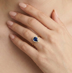 Birnenförmiger blauer Quarz-Gold-Ring