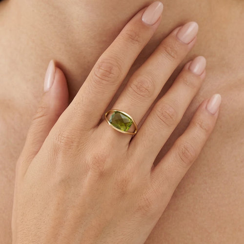 Bague élégante en or coussin