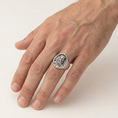 Stříbrný pánský prsten s pirátským emblémem