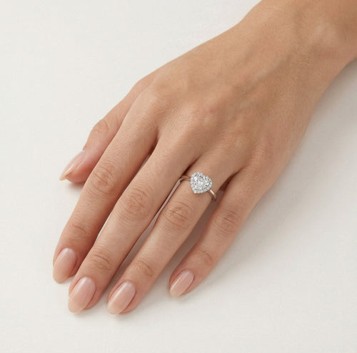 Prsten z bílého zlata s motivem srdce