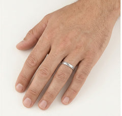 Weißgold-Trauringe mit seitlicher Verzierung