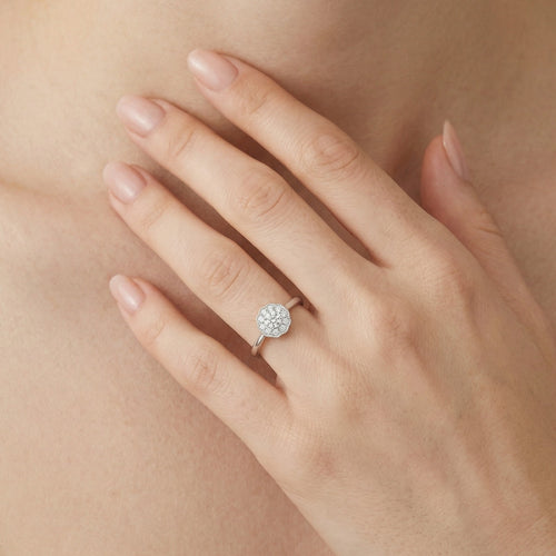 Bague de fiançailles moderne pour femme avec diamants ronds