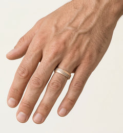 Alliance en or rose 14 kt avec lignes de rhodium