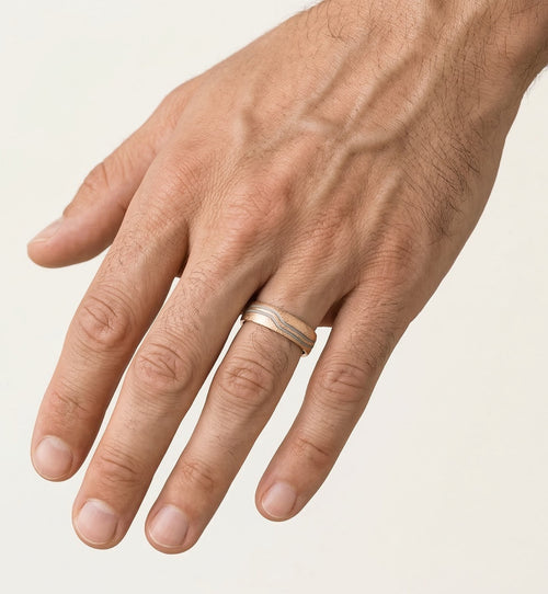 Alliance en or rose 14 kt avec lignes de rhodium