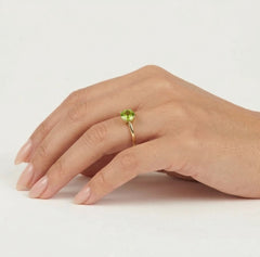 Prsten s přírodním zeleným peridotem