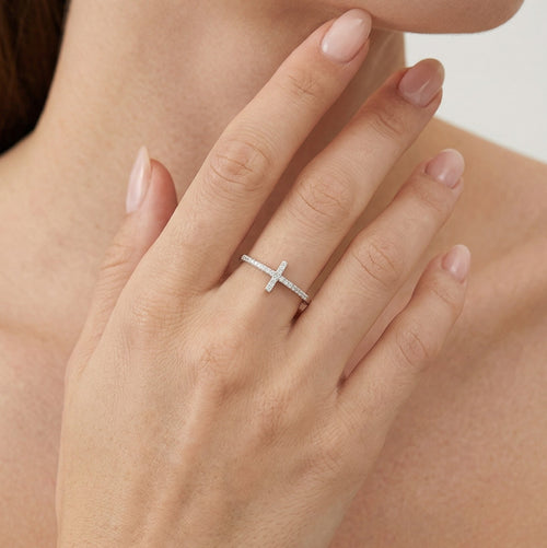 Ring aus Sterlingsilber mit Kreuz-Design