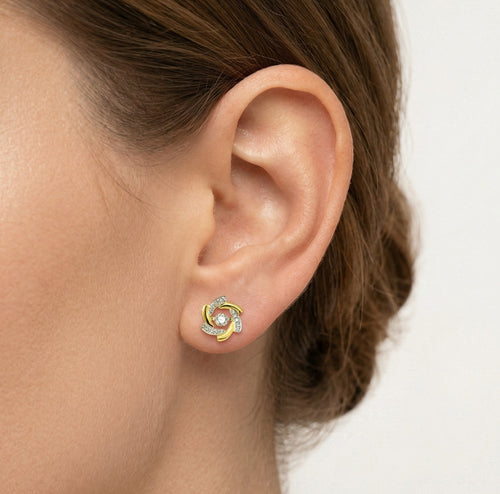 Náušnice z žlutého zlata s diamanty, květinový motiv