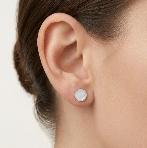 White gold stud earrings with pearl