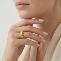 Oválný masivni prsten ze žlutého zlata