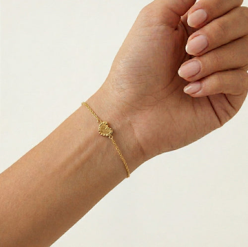 Single gold heart bracelet