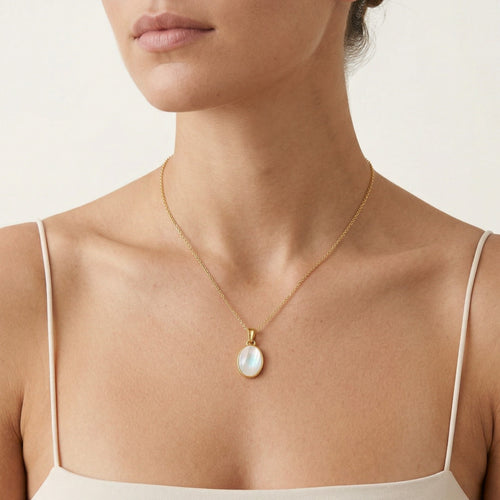 Ovaler Perlmutt-Anhänger aus Gold