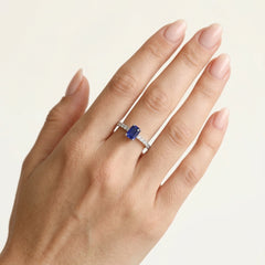 Elegant sapphire white gold ring with diamonds