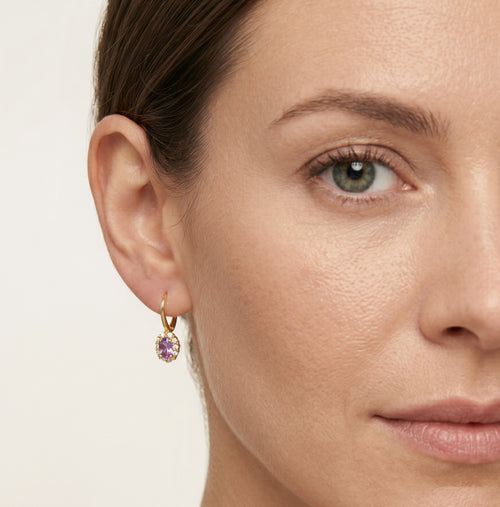 Pendientes de oro amarillo con halo de amatista púrpura de talla ovalada