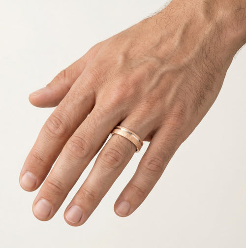 Alliance en or rose 14 kt avec ligne de rhodium