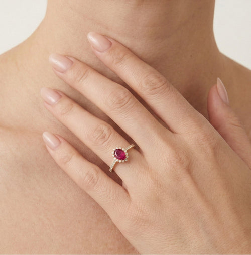 Prsten z růžového zlata s rubínem a diamanty