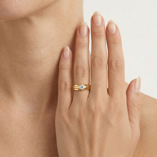 Auffälliger Ring aus Gold mit Zirkonia