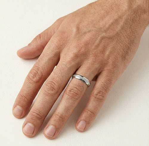 Weißgold-Trauringe mit Mittelverzierung