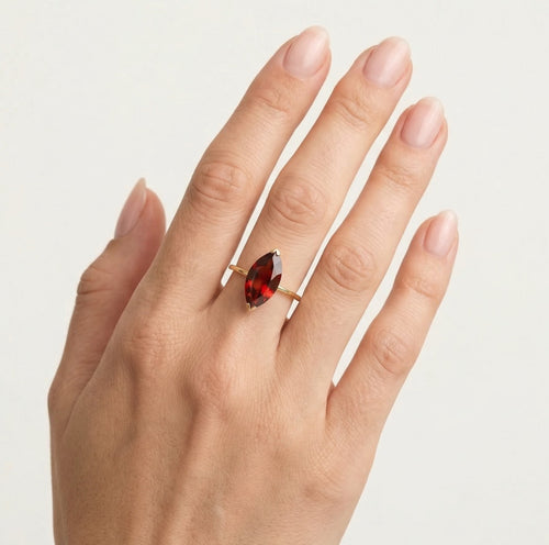 Subtiler Glamour-Garnet-Ring