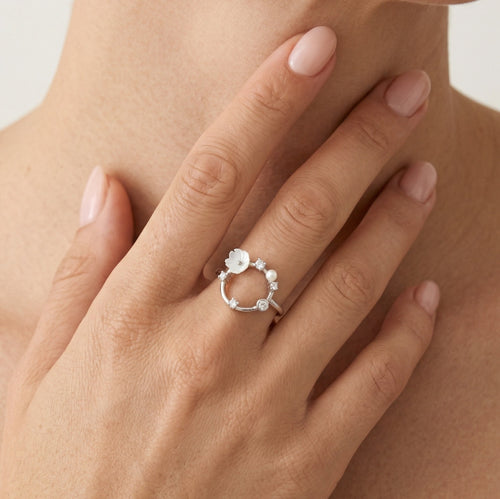 Sterlingsilberring mit runden und Blumenperlen