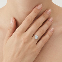 Stříbrný prsten se zirkony ve tvaru srdce