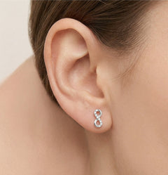 Náušnice nekonečno z bílého zlata s kubickými zirkony