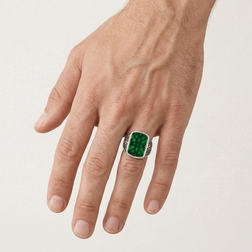 Stříbrný pánský prsten s zářivým jadeitem