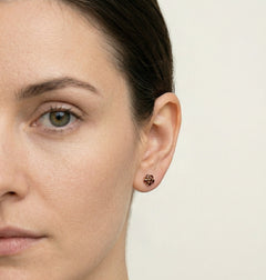 Stylové granátové náušnice ze 14kt zlata