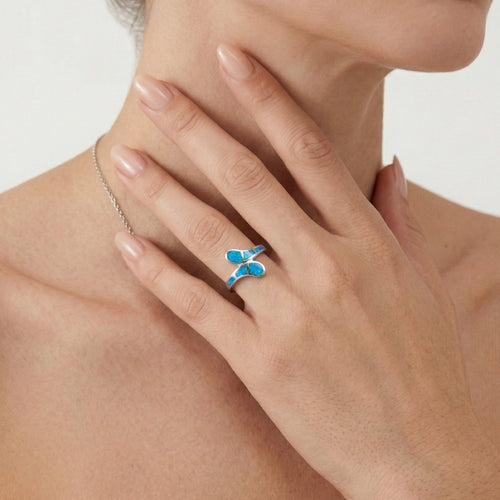 Bague torsadée douce avec opale bleue
